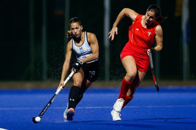 Las-Leonas-hockey-conduccion